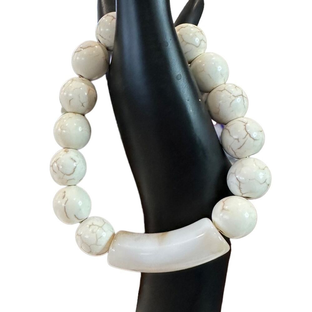 Set of 3 Howelite gemstone & acrylic stretch bracelets white cream tan one size‎